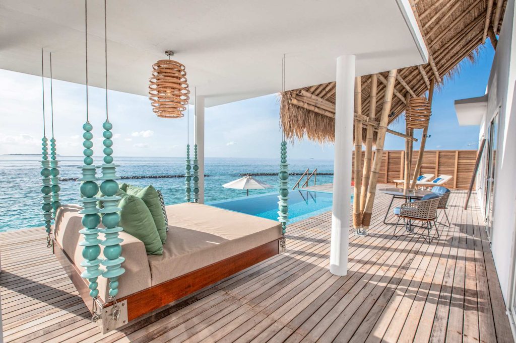 Terraza de la Superior Water Villa del resort Emerald Maldives
