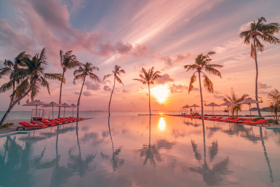 atardecer en la piscina de Sun Siyam Iru Veli