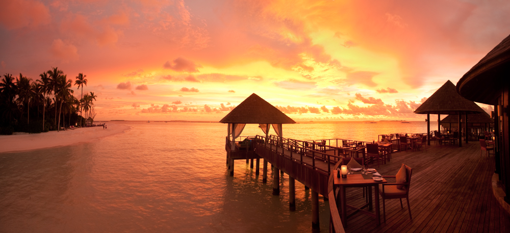 Atardecer en el restaurante Trio de Iru Fushi