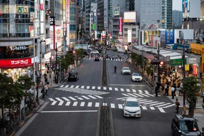 conducir-un-coche-en-japon-con-carne-español