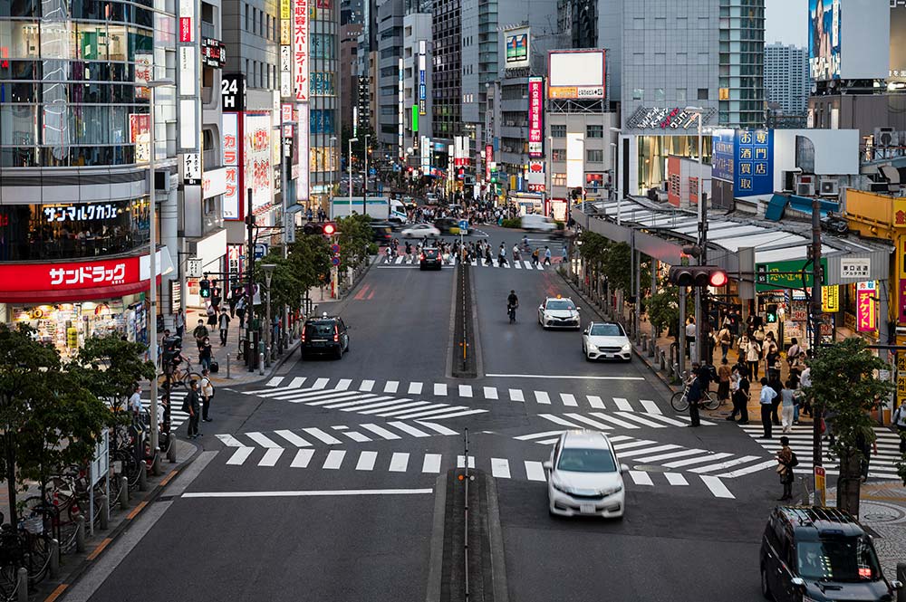 conducir-un-coche-en-japon-con-carne-español