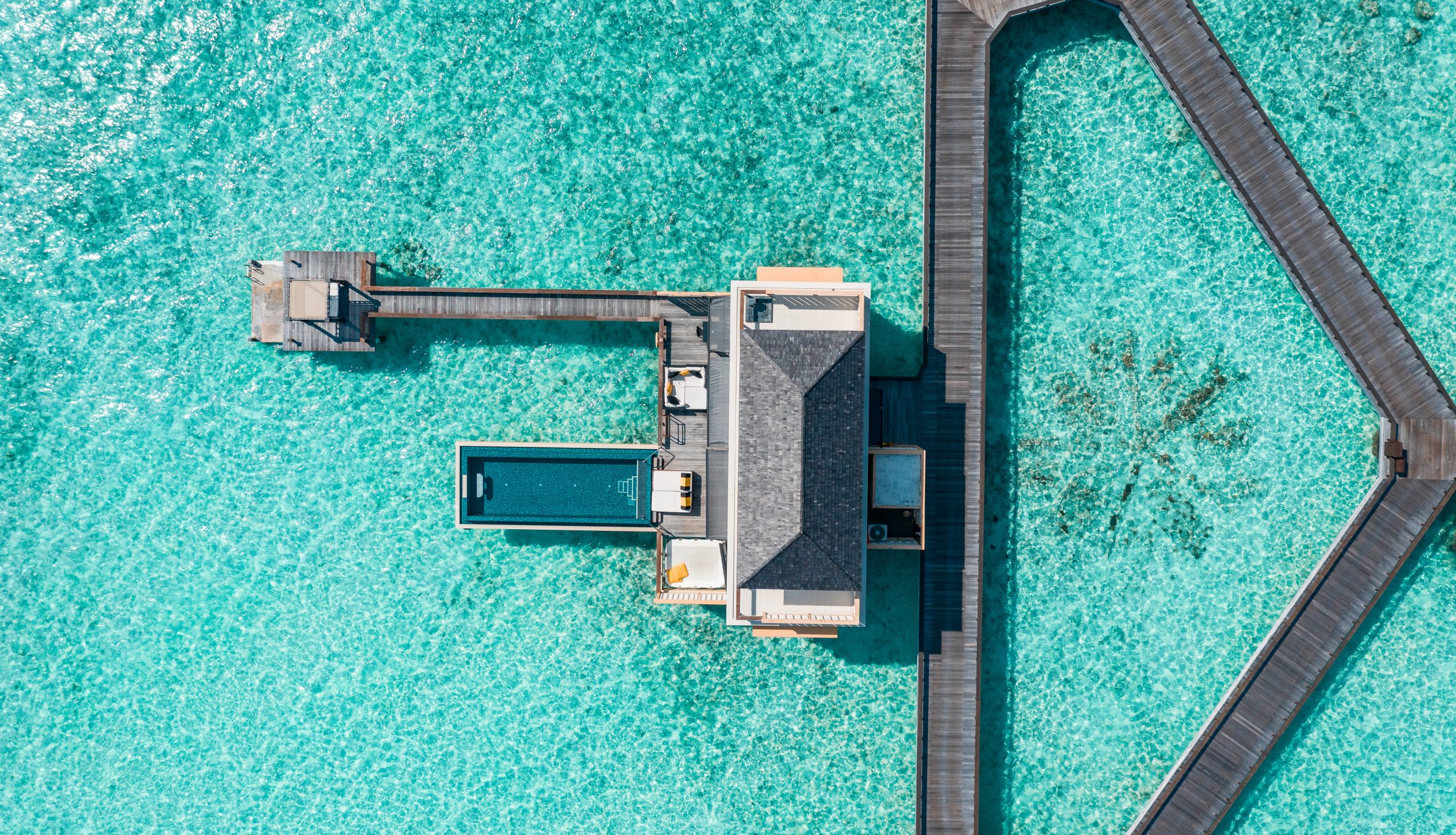 AN-AngsanaVelavaru-Rooms-Sanctuary-InOcean-Aerial-2