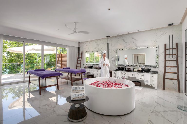 5e3d4bd7e5d9c16dede8f1dc__new0220-b-royal-17