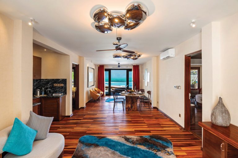 ATMOSPHERE KANIFUSHI MALDIVES - VILLAS - KANIFUSHI RESIDENCE - LIVING AND DINING AREA