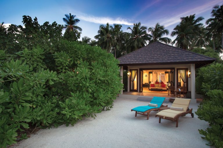 ATMOSPHERE KANIFUSHI MALDIVES - VLLAS - Sunset Beach Villa Exterior View to In - 09_2016