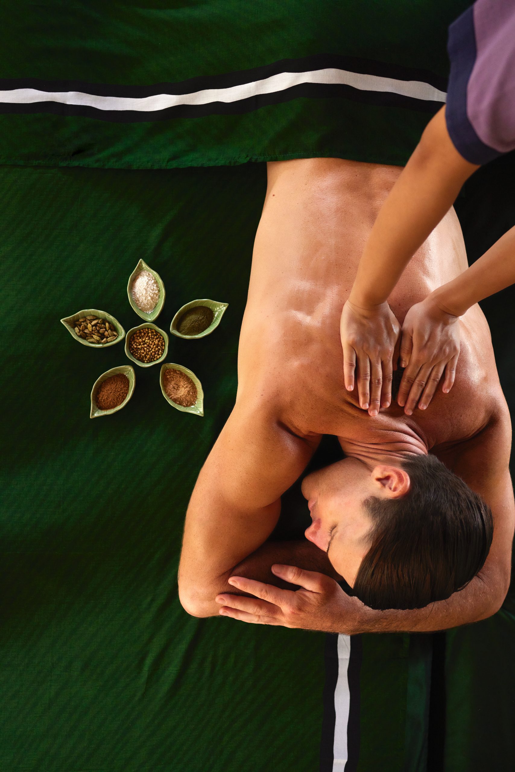 Banyan Tree Vabbinfaru_ Spa massage