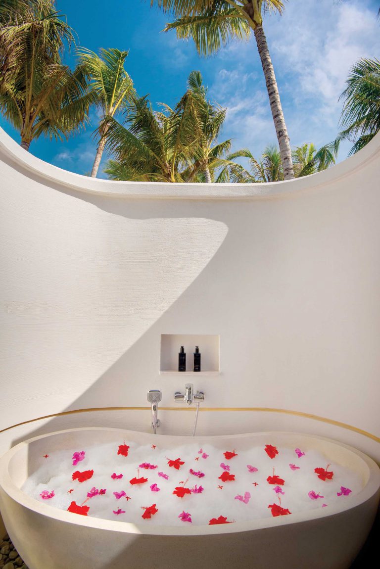 Beach-Pool-Villa-BATHTUB-VIEW