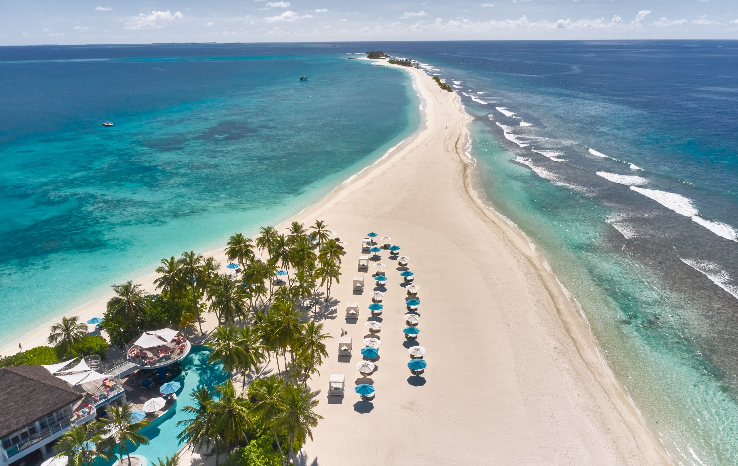 Finolhu_2022_Pool_Beach_Drone-0025