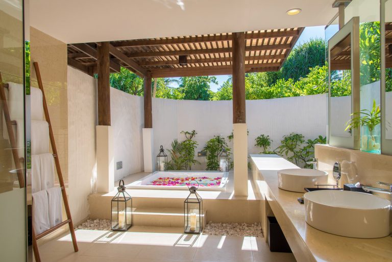 Hideaway Maldives villas 4 Beach Residence plunge pool bathroom (3)