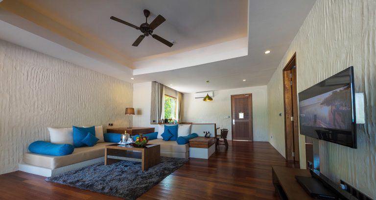 Hideaway Maldives villas 4 Beach Residence plunge pool living area (1)