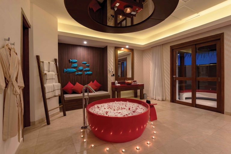 Honeymoon-Water-Suites-Pool-Bathroom-Interior