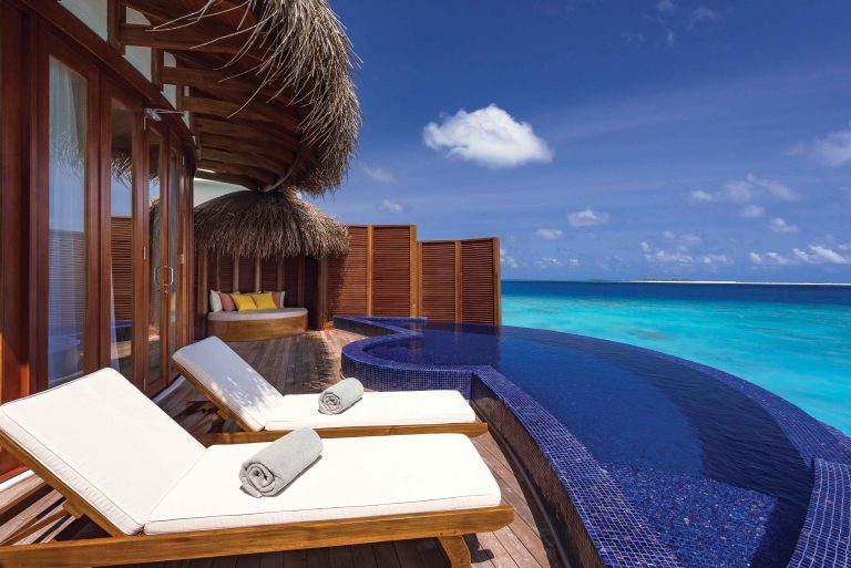 Honeymoon-Water-Suites-Pool-View-Deck-Pool