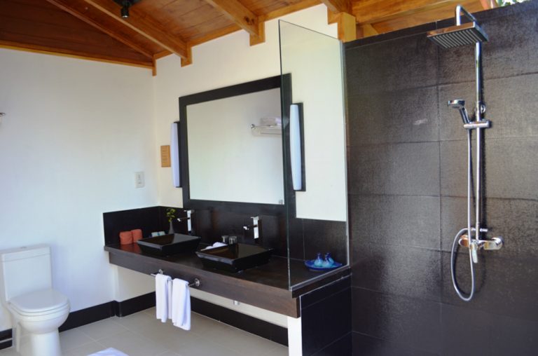 Meeru Beach Villa Bathroom