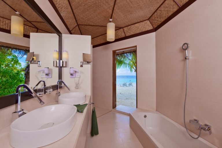 SFI-HRES-Safari_Island_Beach_BungalowToilet1