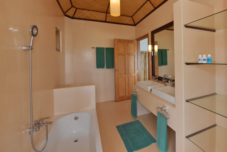 SFI-HRES-Safari_Island_Beach_BungalowToilet2