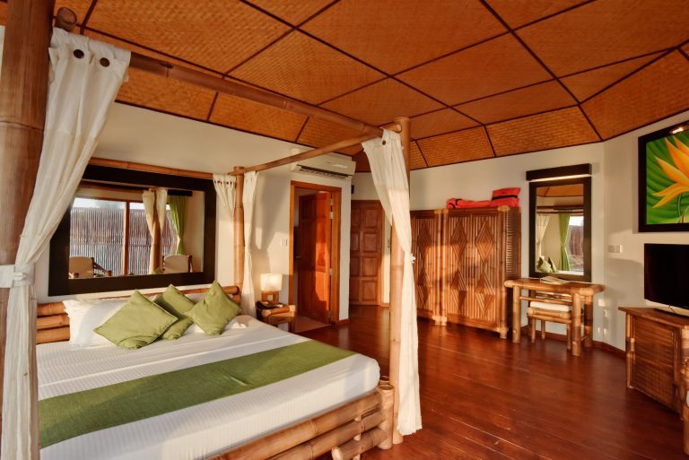 SFI-HRES-Safari_Island_Semi_Water_Bungalow3