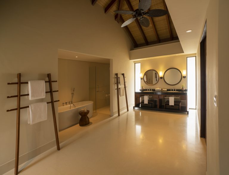 Standard Water Villa Bathroom