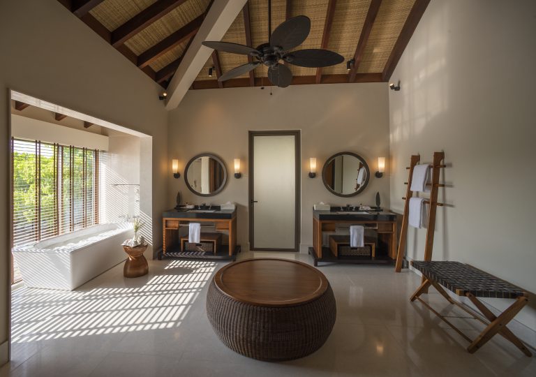 TwoBedroomBeachPoolVillaMasterBath_DeluxeBeachPool