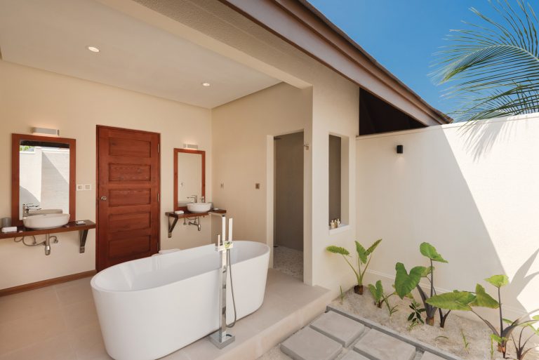 VARU BY ATMOSPHERE - VILLAS - BEACH VILLA BATHROOM 02