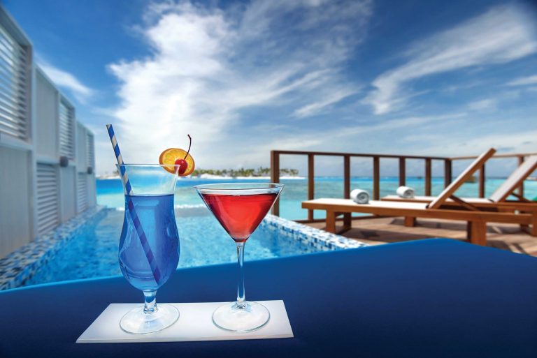 Water-Pool-Villa-cocktails-View