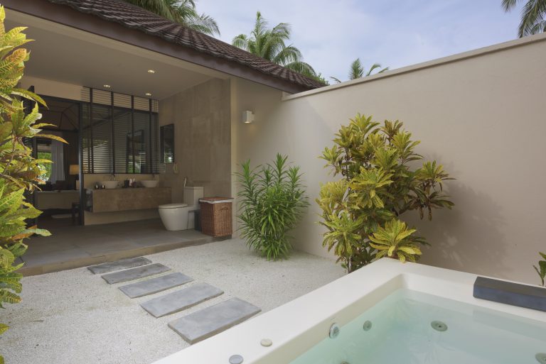 beach-villa-bathroom-1