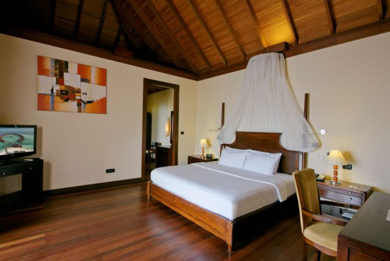 water-villa-bedroom