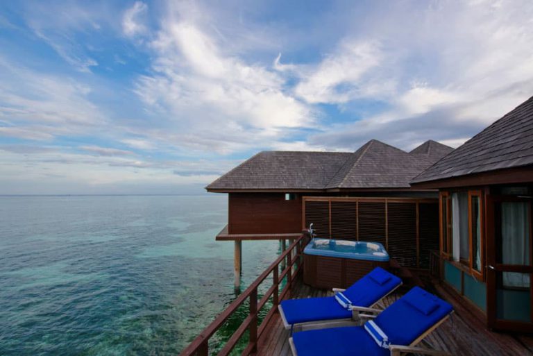 water-villa-terrace-02