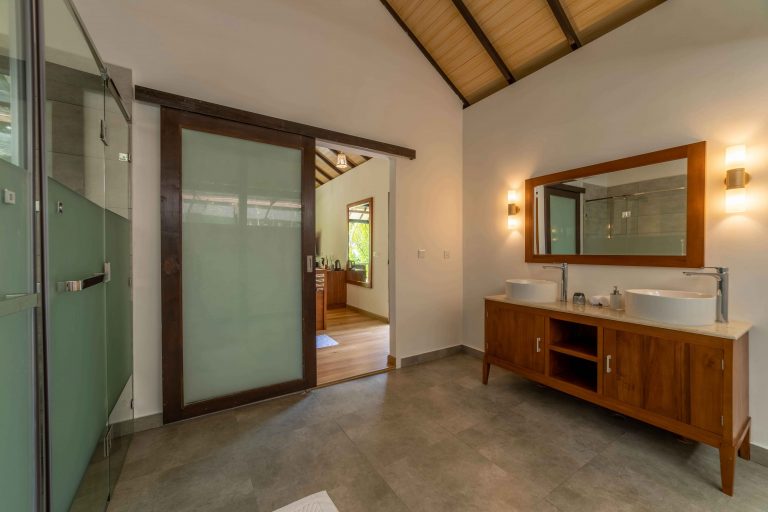 Deluxe-Garden-Villa-Bathroom