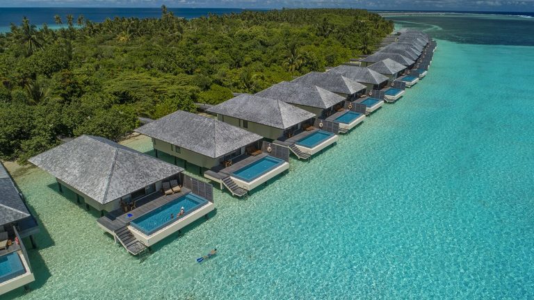 Lagoon Villa with Family