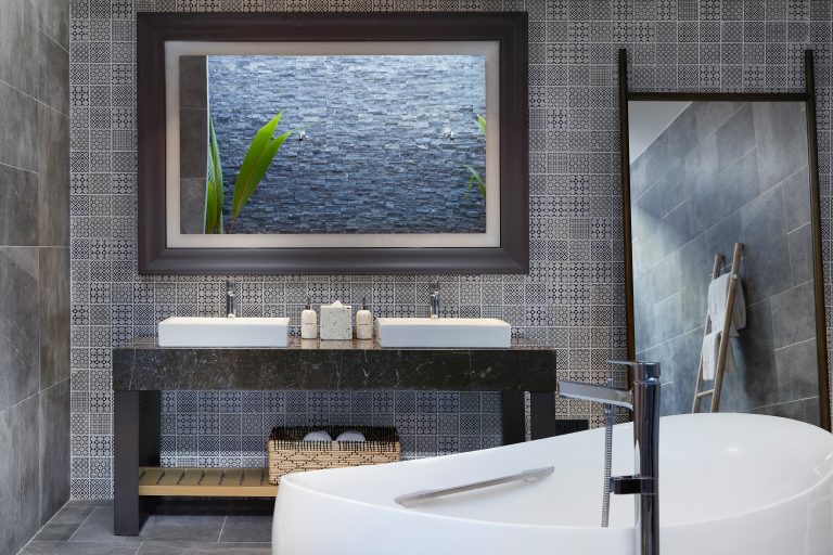 Le Meridien Maldives Resort & Spa_Thilamaafushi Villa_Master Bedroom Bathroom 01