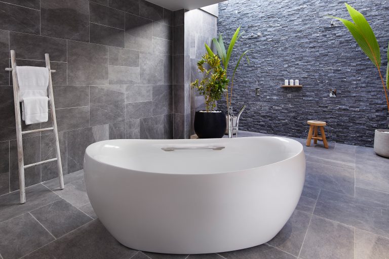 Le Meridien Maldives Resort & Spa_Thilamaafushi Villa_Master Bedroom Bathroom 02