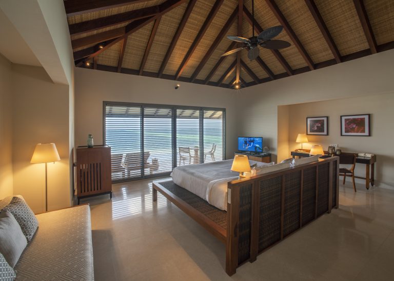 Standard Lagoon Pool Villa Bedroom1