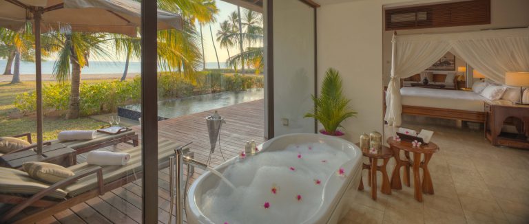 TRZ Villa Bathroom View Romantic turndown