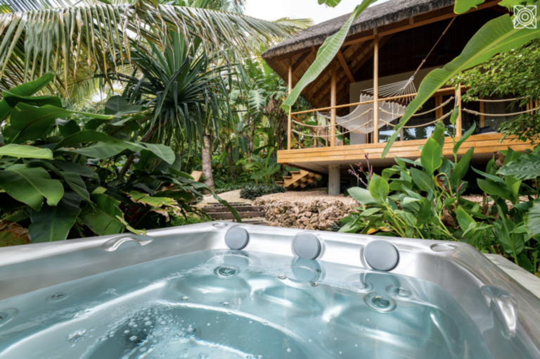 jacuzzi bungalow