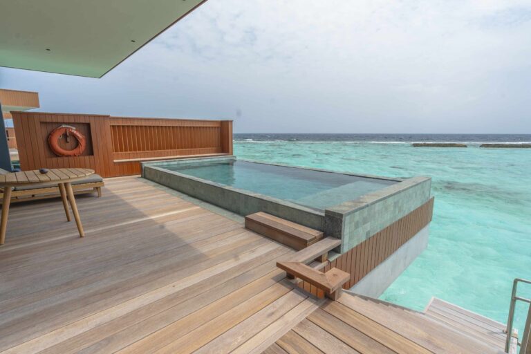 Ocean-Pool-Villa_Veligandu_11