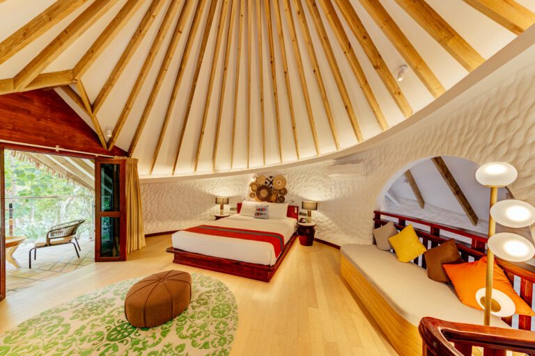 Beach Suite with pool (bedroom area interior)