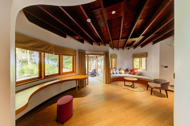 Beach Suite with pool (living room)