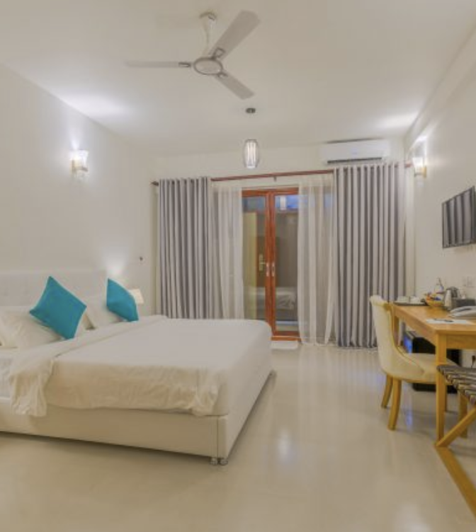 Superdeluxe with bathtub