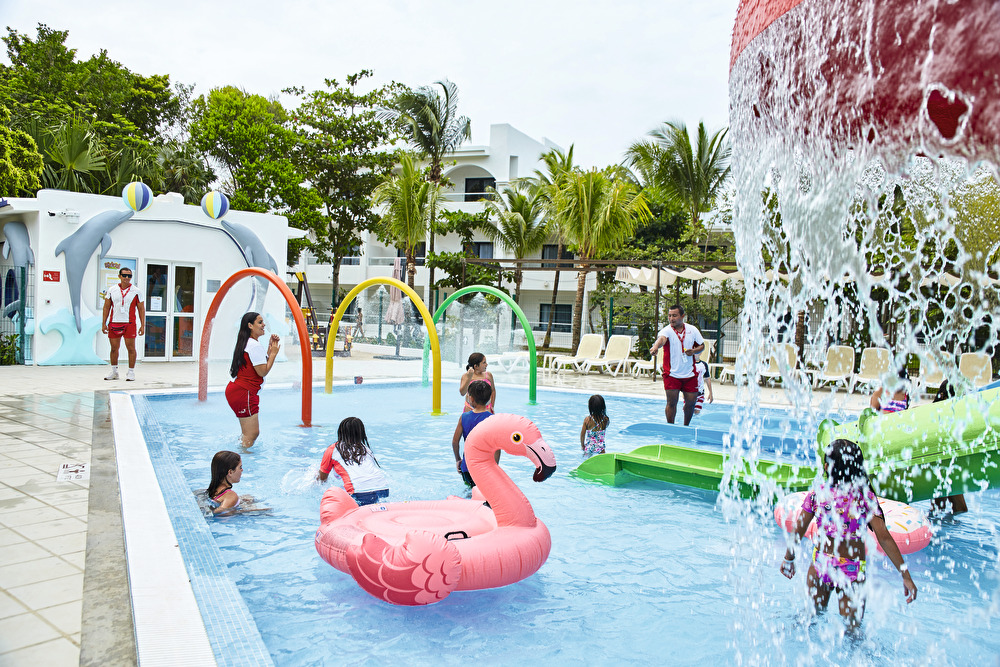 Children's swimming pool + slides