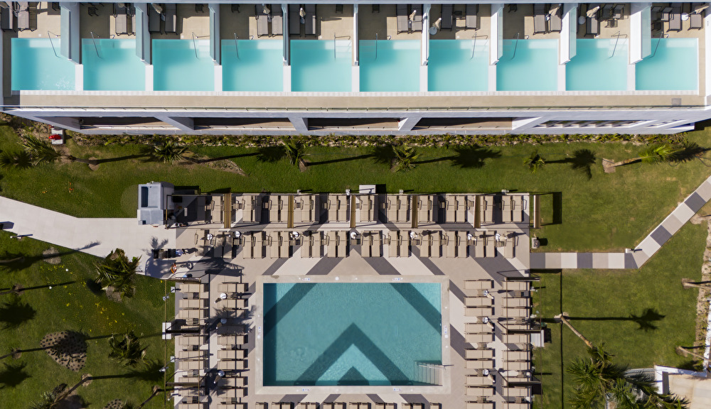 Pool and swim up rooms