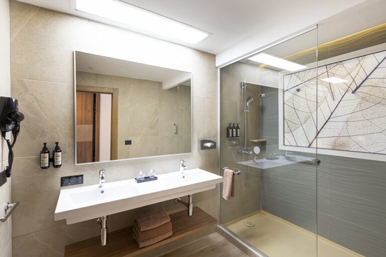 SWIM-UP DOUBLE ROOM OCEAN VIEW