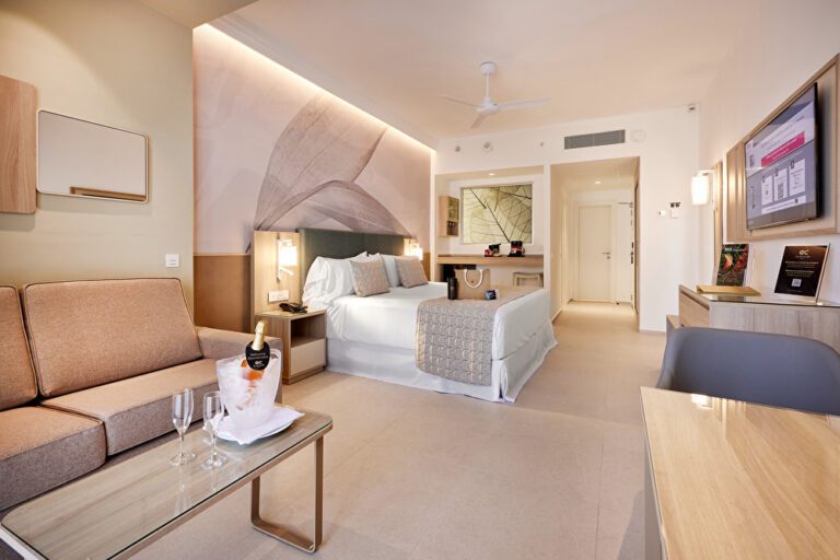 Swim-up Junior Suite Deluxe Elite Club by RIU