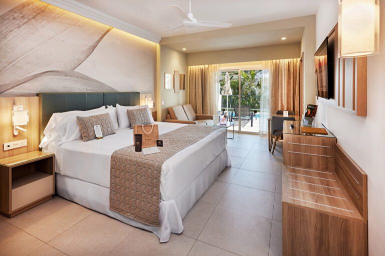 Swim-up Junior Suite Deluxe Elite Club by RIU