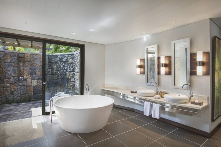 beach-front-senior-suite-pool-3