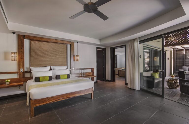 beach-front-senior-suite-pool-4