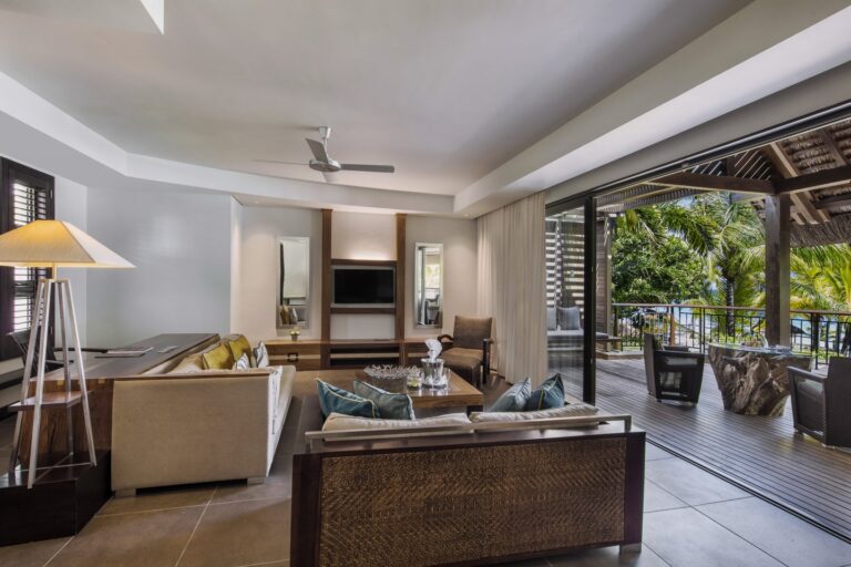 beach-front-senior-suite-pool-8