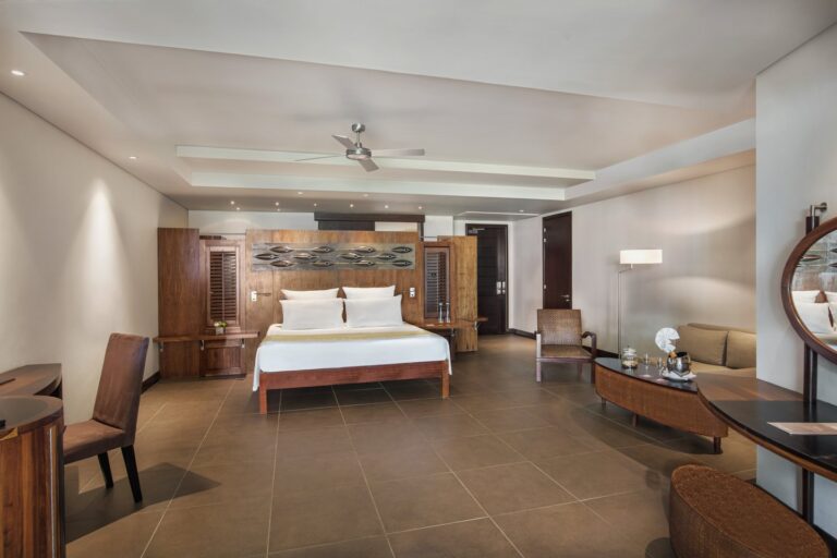 beach-front-suite-pool-1