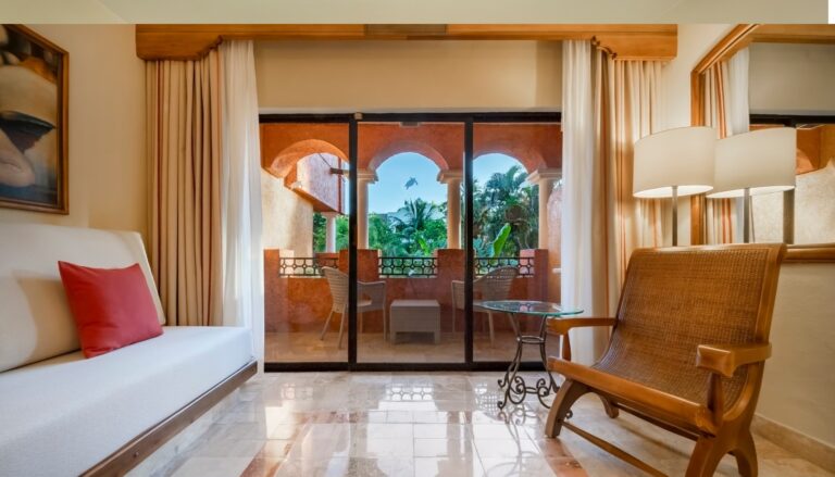 near-pool-premium-room