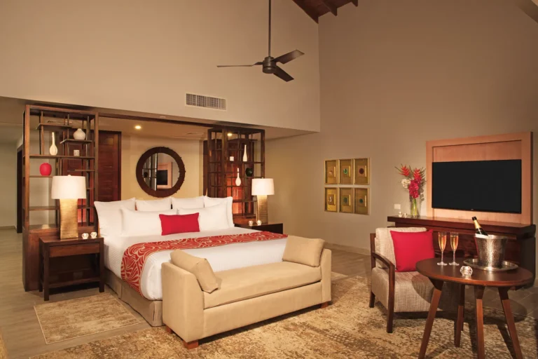 Preferred Club Master Suite & Preferred Club Master Suite Swim-Up