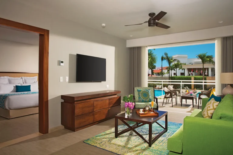 Preferred Club Two Bedroom Family Suite – Living Room